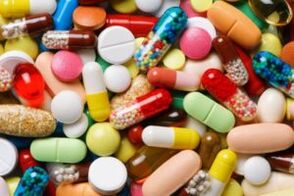 O médico assistente selecionará com competência o tratamento medicamentoso para vermes.